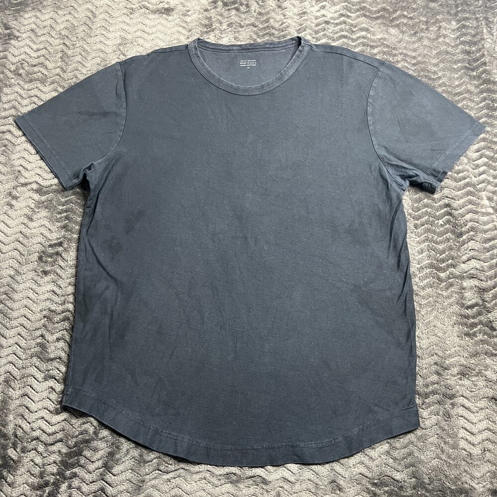 Buck Mason Shirt Mens Curved Hem Crewneck Tee black/navy size Medium